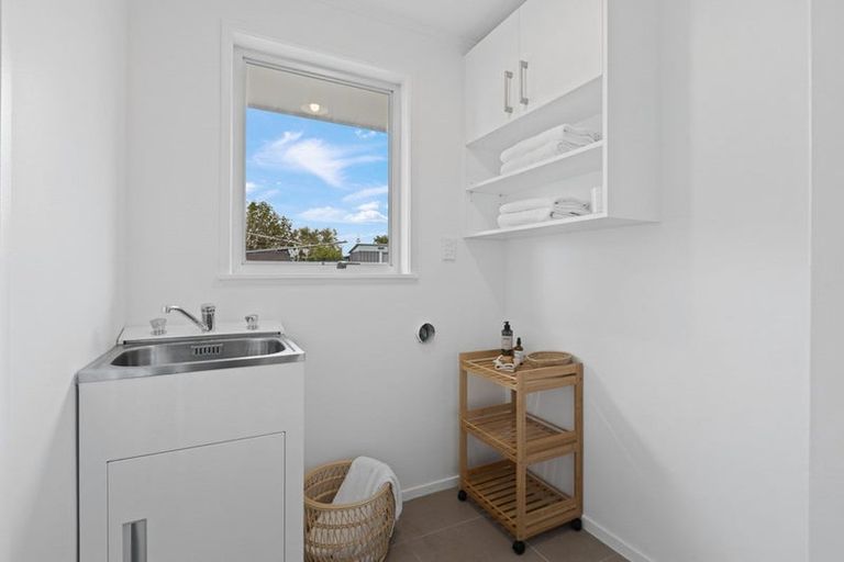 Photo of property in 1/35 Lynwood Road, New Lynn, Auckland, 0600