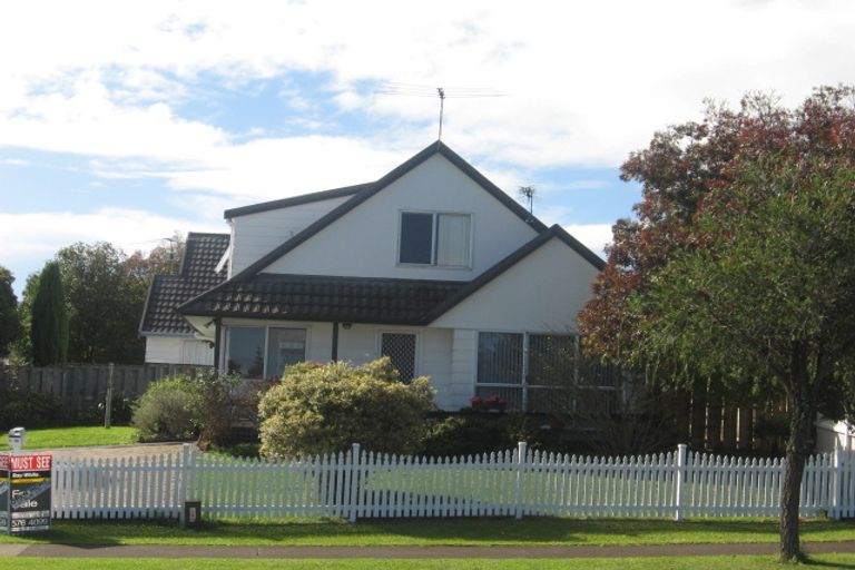 Photo of property in 2/88 Aviemore Drive, Highland Park, Auckland, 2010
