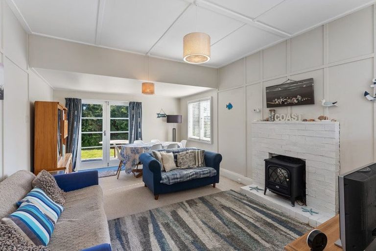 Photo of property in 13 Waimea Road, Waikanae Beach, Waikanae, 5036