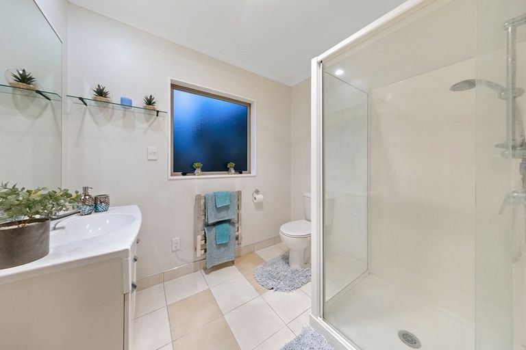 Photo of property in 13 Lilybank Crescent, East Tamaki, Auckland, 2013