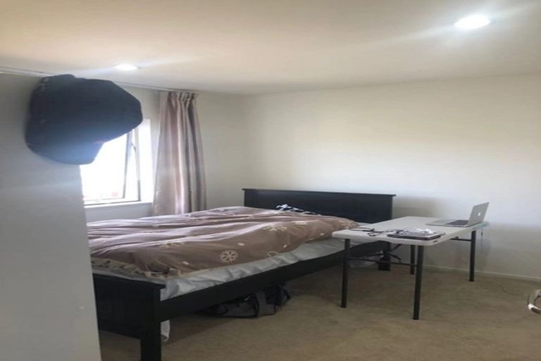 Photo of property in 16 Loughros Place, Pinehill, Auckland, 0632