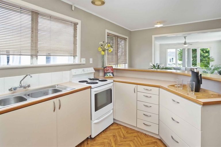 Photo of property in 7 Pandora Place, Pakuranga, Auckland, 2010