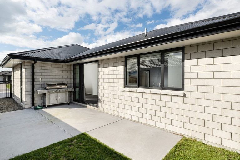 Photo of property in 17 Furlong Road, Papamoa, 3118