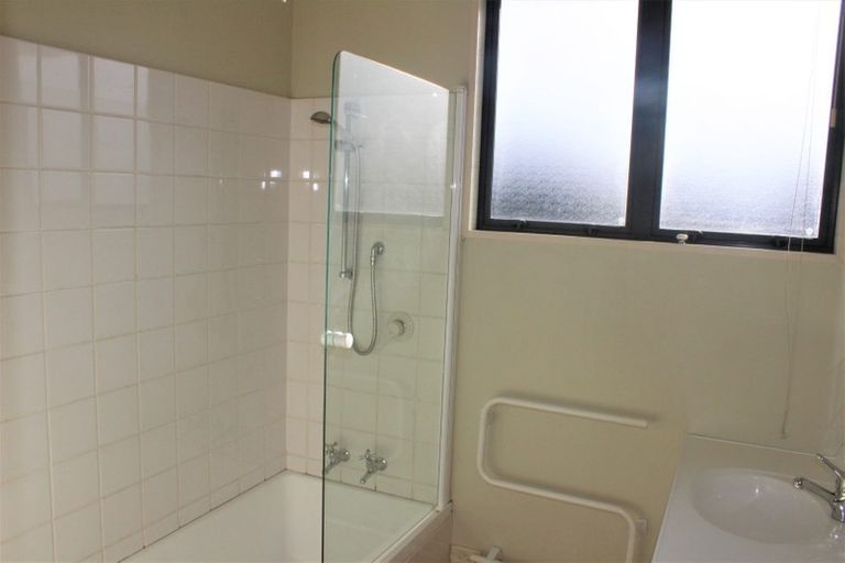 Photo of property in 183 Memorial Avenue, Burnside, Christchurch, 8053