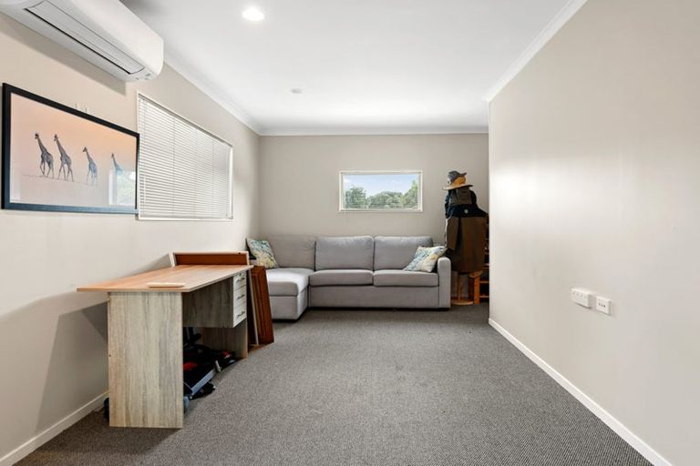 Photo of property in 6 Fencourt Place, Rototuna North, Hamilton, 3210