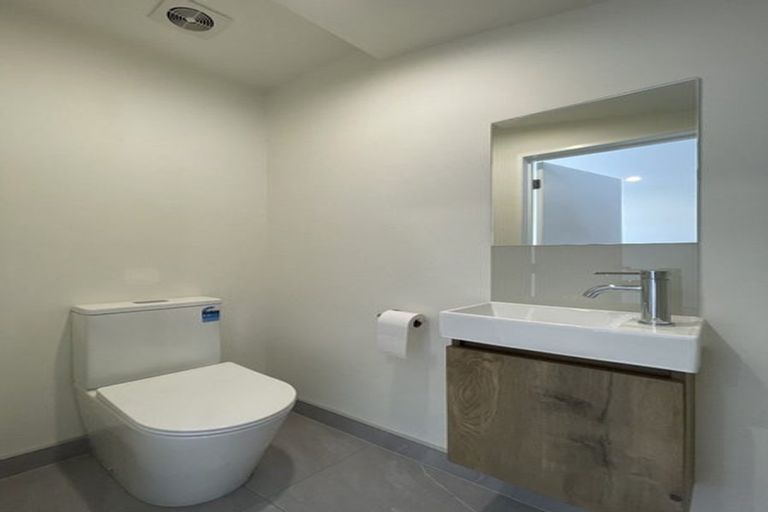 Photo of property in 9/474 West Coast Road, Glen Eden, Auckland, 0602