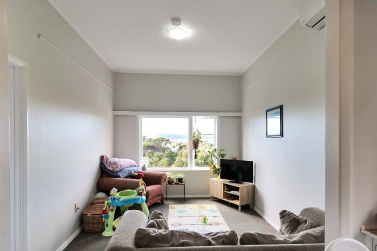 Photo of property in 29 Garden Road, Northland, Wellington, 6012