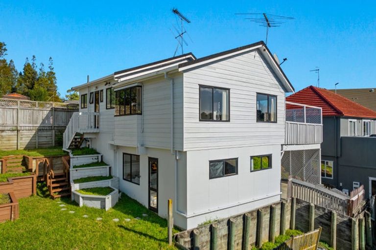 Photo of property in 1/13a Kitewao Street, Northcote, Auckland, 0627