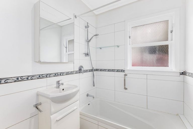 Photo of property in 10 Gardiner Grove, Wainuiomata, Lower Hutt, 5014