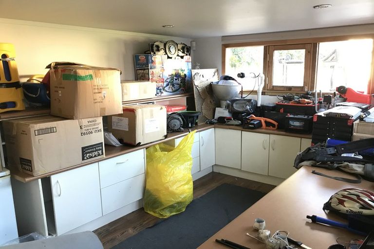 Photo of property in 28 Coles Crescent, Papakura, 2110