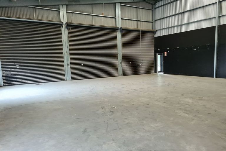 Photo of property in 27 Rewarewa Road, Te Atatu Peninsula, Auckland, 0610