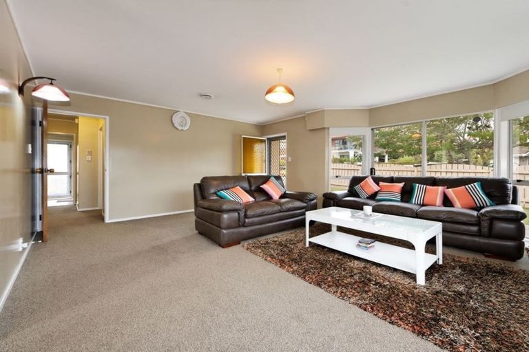 Photo of property in 67 Manhattan Heights, Glendene, Auckland, 0602