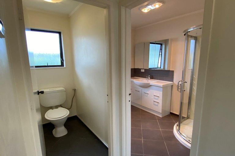 Photo of property in 12a Tamaki Bay Drive, Pakuranga, Auckland, 2010