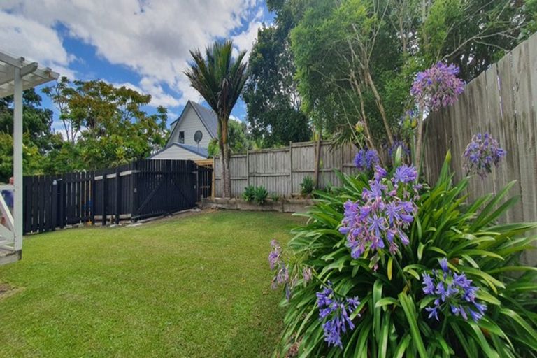 Photo of property in 4/176 Henderson Valley Road, Henderson, Auckland, 0612