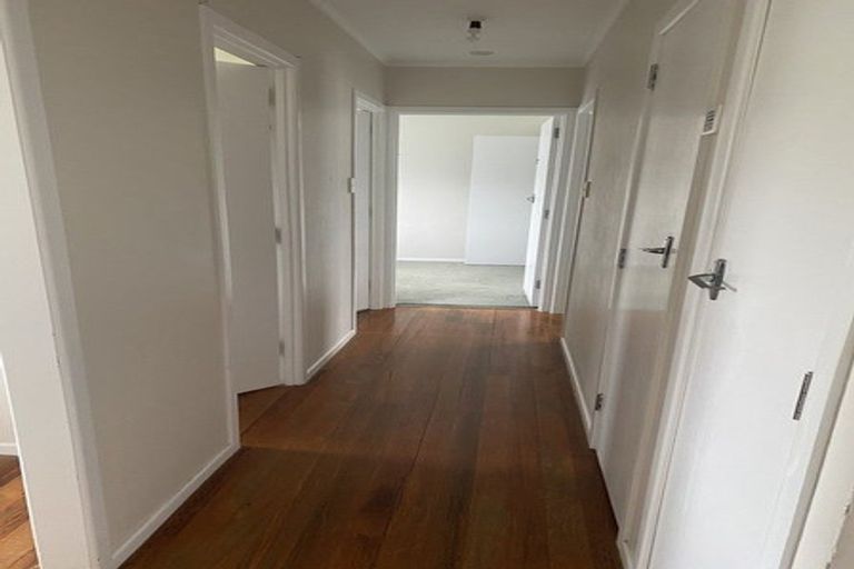 Photo of property in 12 Okareka Place, Pakuranga Heights, Auckland, 2010