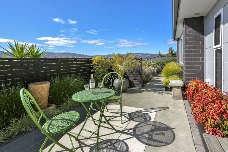 Photo of property in 146 Endeavour Drive, Whitby, Porirua, 5024