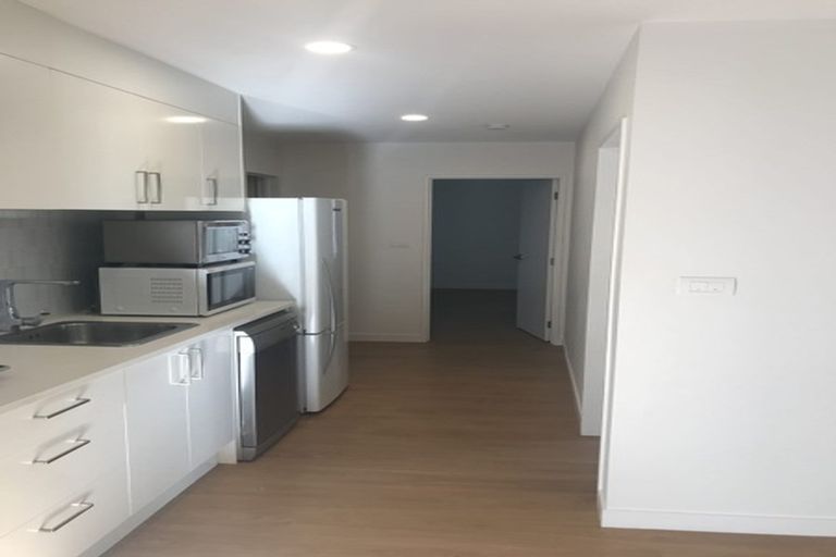 Photo of property in 24 Para Close, Fairview Heights, Auckland, 0632