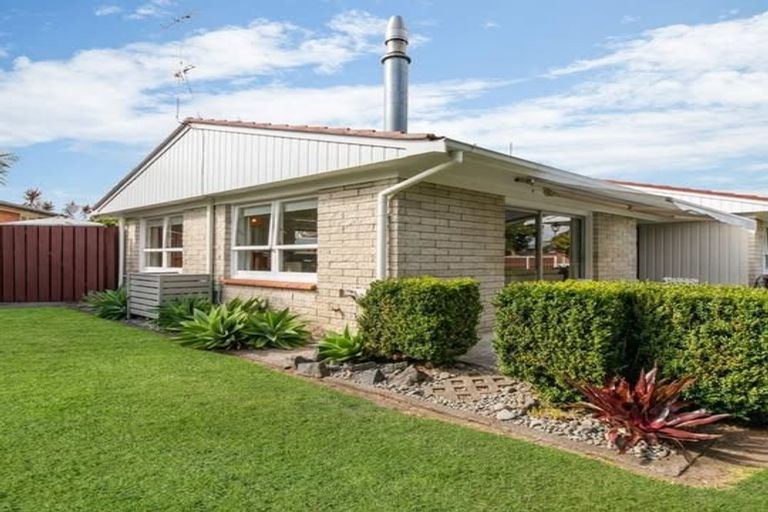 Photo of property in 1 Alf Walker Place, Papakura, 2110