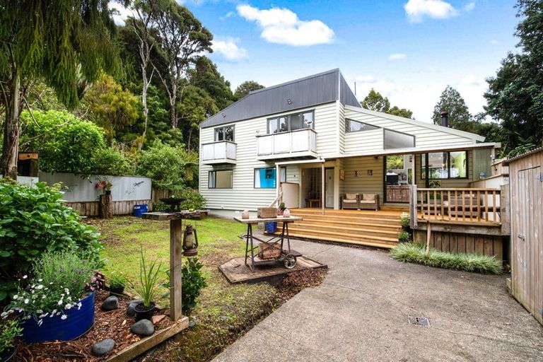Photo of property in 36 Turanga Road, Henderson Valley, Auckland, 0612