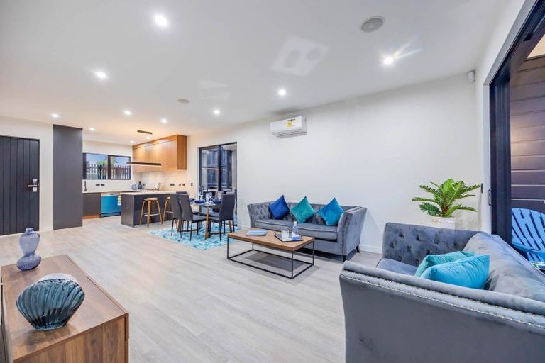 Photo of property in 26a Tupaki Place, Pakuranga Heights, Auckland, 2010