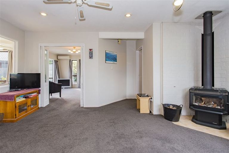 Photo of property in 6 Grove Place, Rangiora, 7400