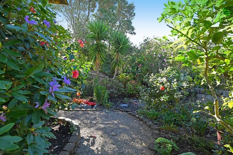Photo of property in 2/18 Ngahere Views, Orewa, 0931
