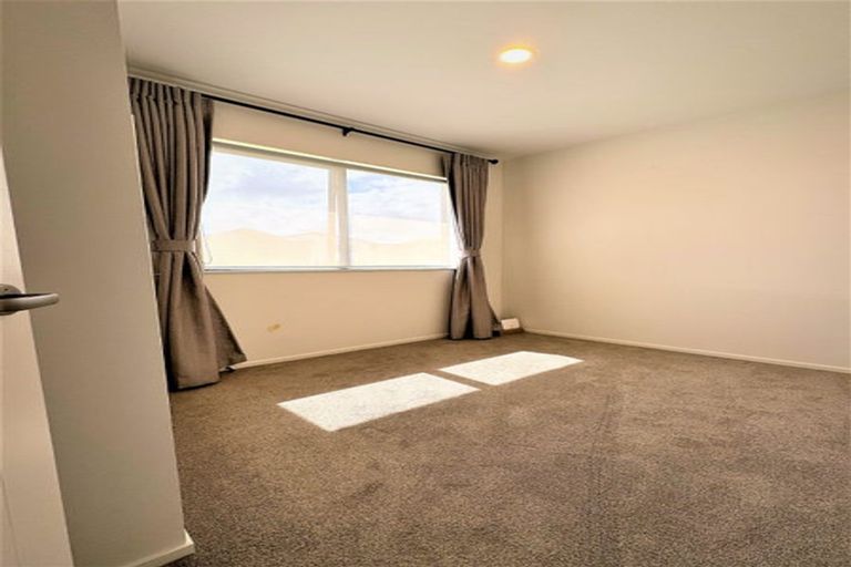 Photo of property in 12 William Calvert Drive, Swanson, Auckland, 0614