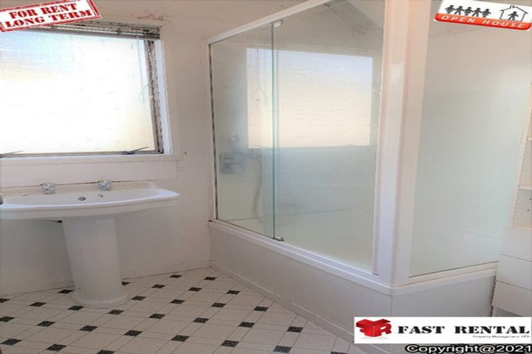 Photo of property in 2/46 Tree View Avenue, Glenfield, Auckland, 0629