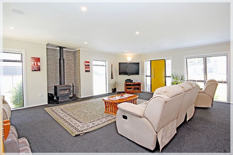 Photo of property in 10 Oxnam Place, Foxton Beach, Foxton, 4815