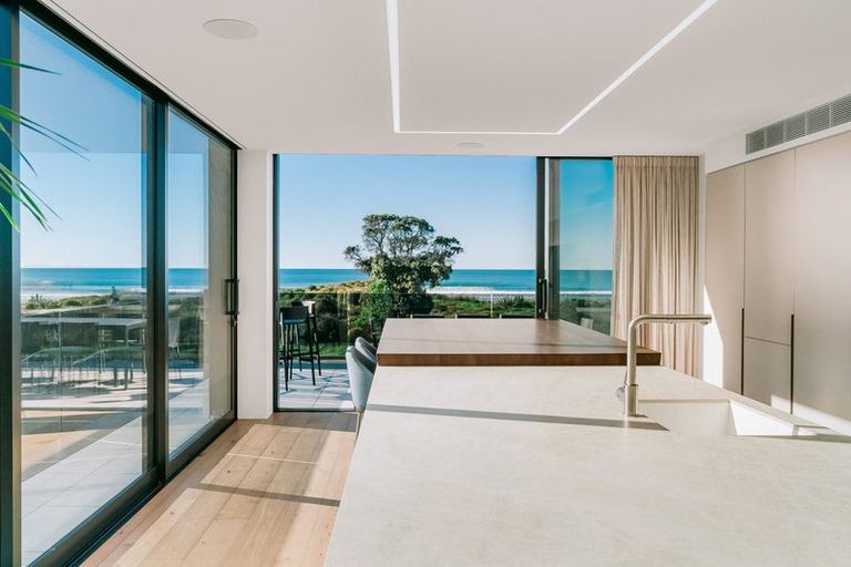 Photo of property in 124 Marine Parade, Mount Maunganui, 3116