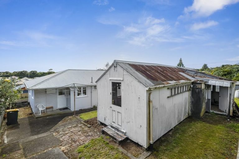 Photo of property in 10 Alberta Road, Glen Avon, New Plymouth, 4312