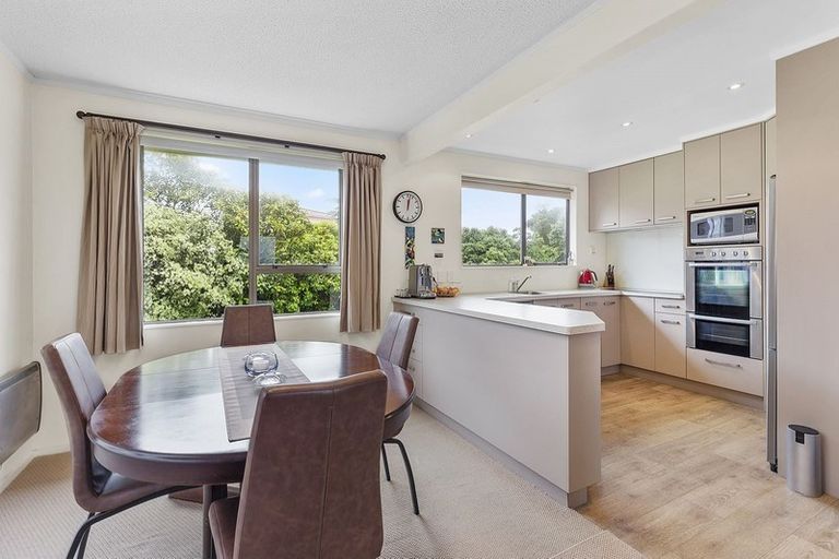 Photo of property in 4 Deveron Place, Tawa, Wellington, 5028