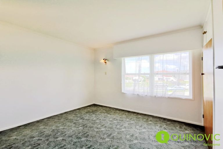 Photo of property in 520 Glenfield Road, Glenfield, Auckland, 0629