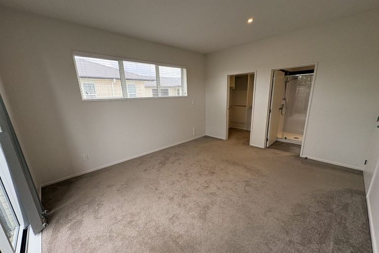 Photo of property in 1 Howden Lane, Golflands, Auckland, 2013