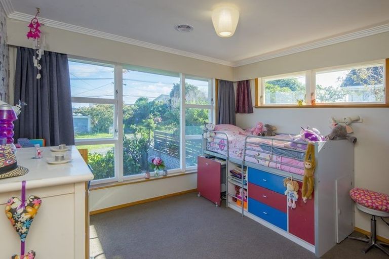 Photo of property in 137 Seaview Road, Paraparaumu Beach, Paraparaumu, 5032