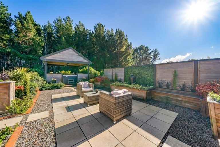 Photo of property in 92 Katherine Mansfield Drive, Whitemans Valley, Upper Hutt, 5371