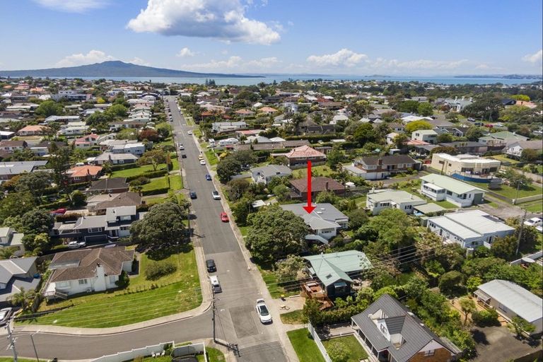Photo of property in 35 Kawerau Avenue, Devonport, Auckland, 0624