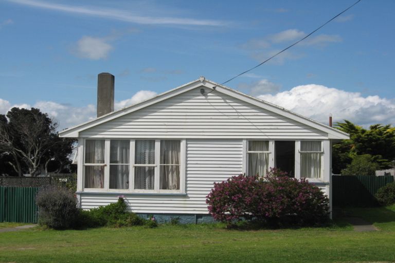Photo of property in 42 Miro Street, Castlecliff, Whanganui, 4501