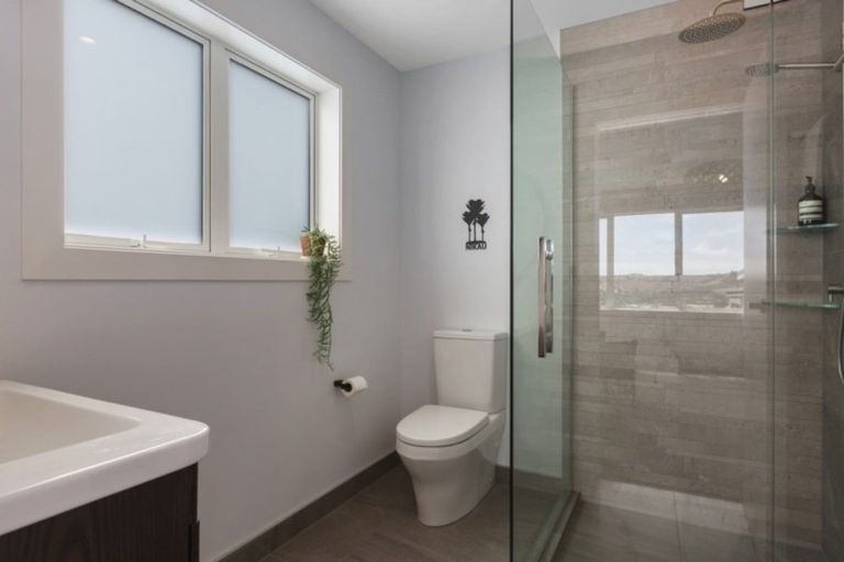 Photo of property in 76 Endeavour Drive, Whitby, Porirua, 5024