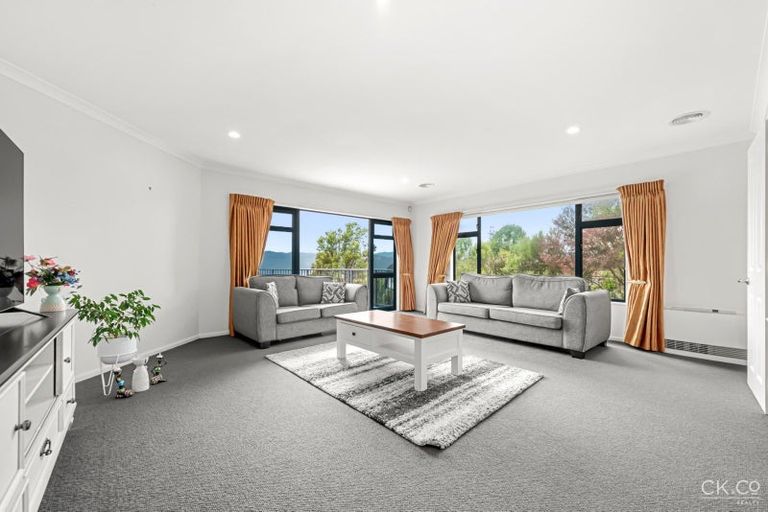 Photo of property in 9 Fernridge Way, Tirohanga, Lower Hutt, 5010