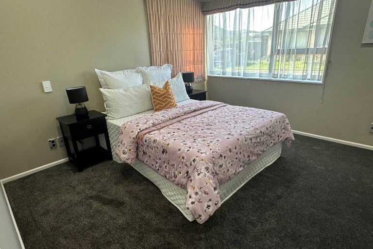 Photo of property in 70 Manuroa Road, Takanini, 2112