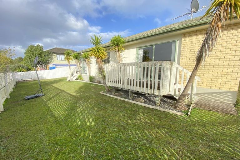 Photo of property in 5c Charlenne Close, Ranui, Auckland, 0612
