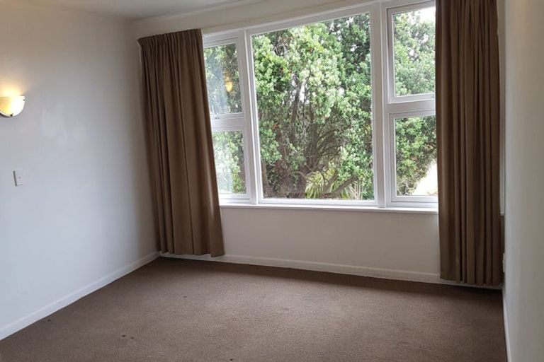 Photo of property in 44 Exmouth Road, Northcote, Auckland, 0627