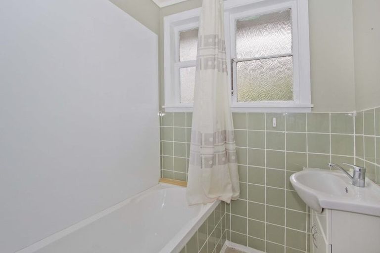 Photo of property in 6 Boyd Grove, Naenae, Lower Hutt, 5011