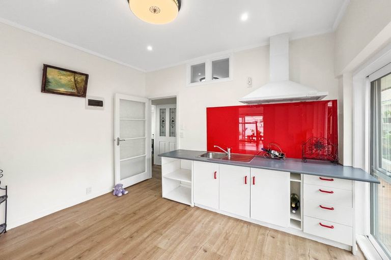 Photo of property in 73c East Coast Road, Castor Bay, Auckland, 0620