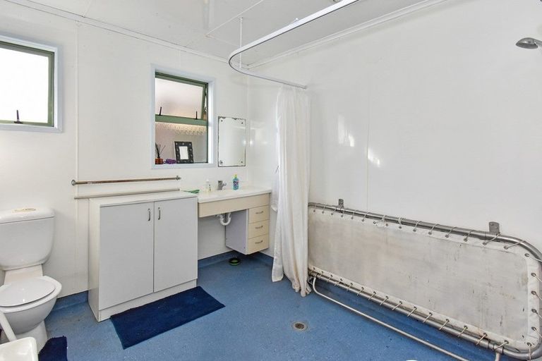 Photo of property in 2 Barnard Place, Manurewa East, Auckland, 2102