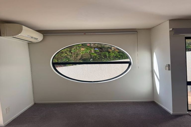 Photo of property in 2/7 Calypso Place, Rothesay Bay, Auckland, 0630