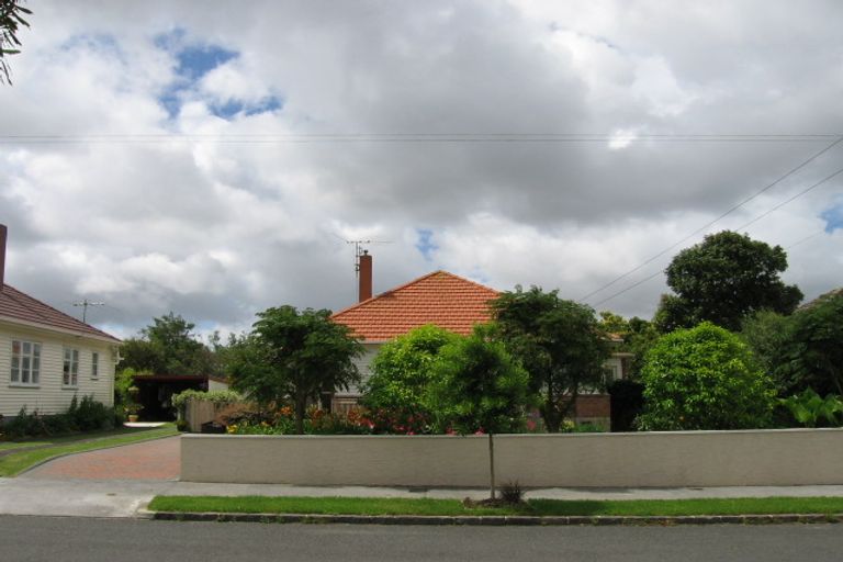 Photo of property in 16 Humariri Street, Point Chevalier, Auckland, 1022