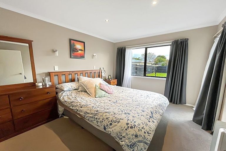 Photo of property in 9 Cargill Grove, Kelvin Grove, Palmerston North, 4414