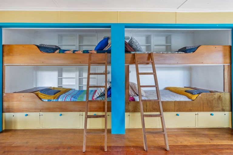 Photo of property in 63 Sea View Road, Baylys Beach, 0377